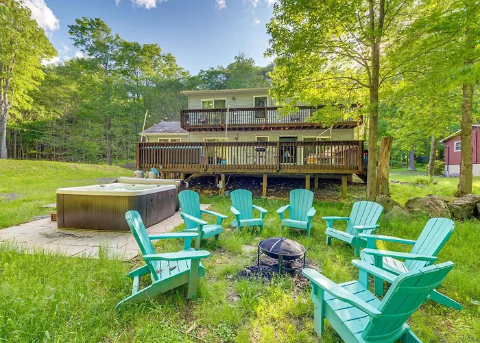 Pet-Friendly Pocono Lake Oasis With Hot Tub!