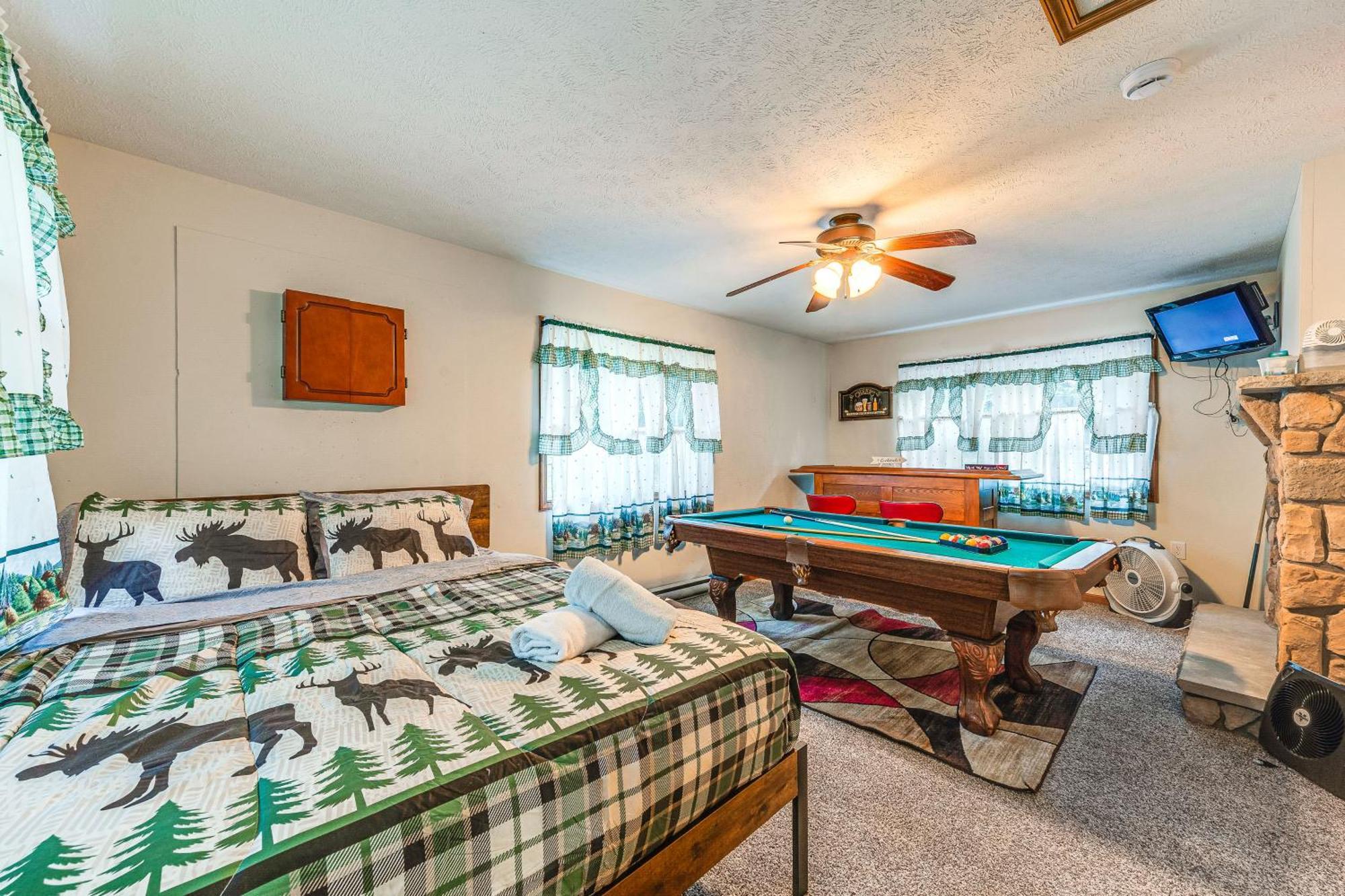 Pet-friendly Pocono Oasis With Hot Tub! Casa de férias Pocono Lake