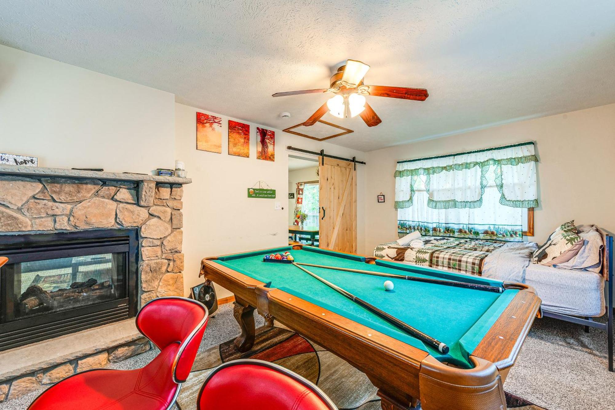 Pet-friendly Pocono Oasis With Hot Tub! Casa de férias Pocono Lake