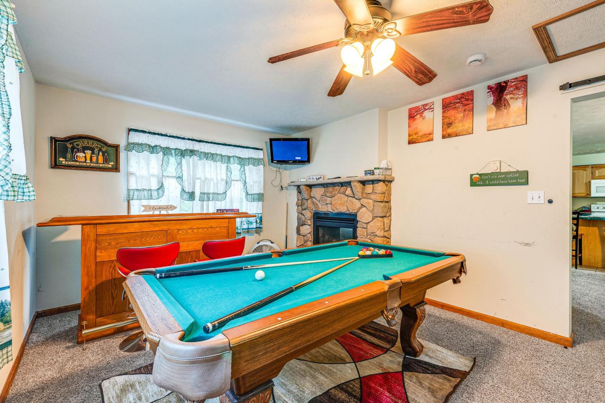 Pet-friendly Pocono Oasis With Hot Tub! Pocono Lake