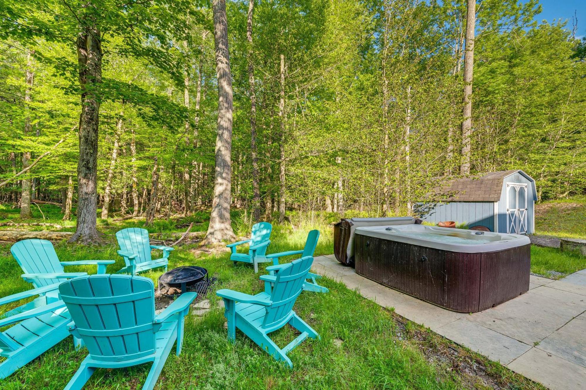 Pet-friendly Pocono Oasis With Hot Tub! Casa de férias *