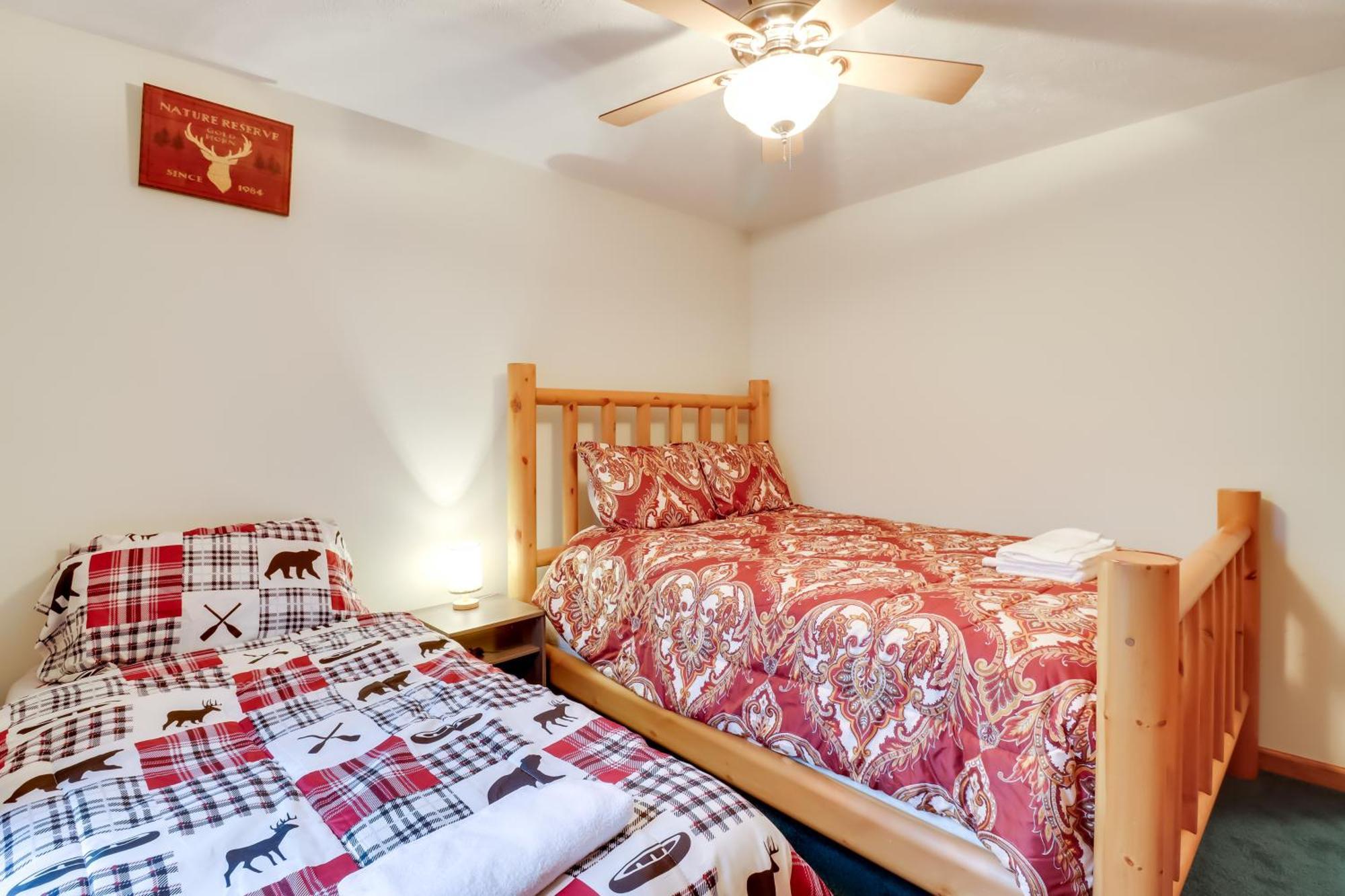 Pet-friendly Pocono Oasis With Hot Tub! * Pocono Lake