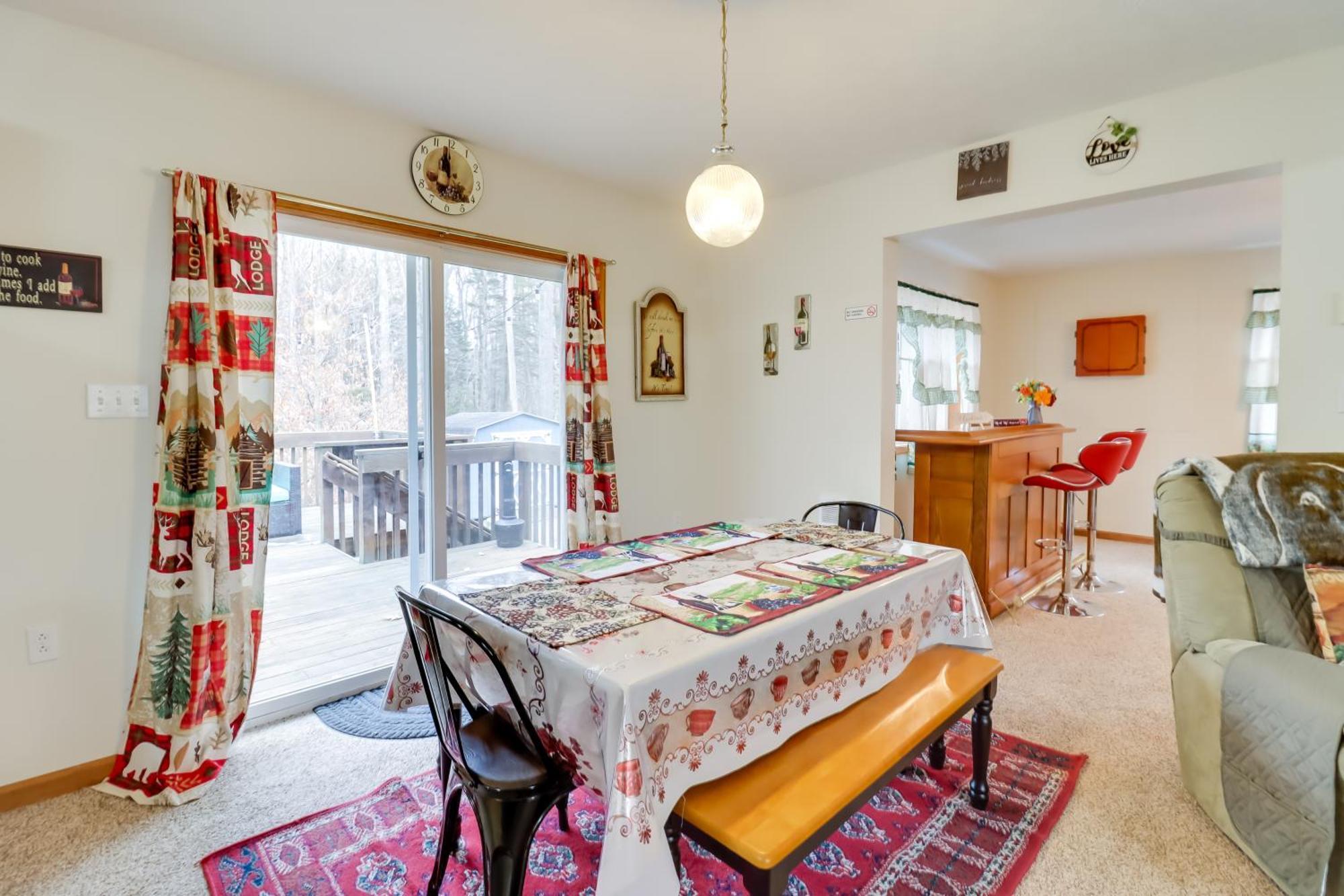 Pet-friendly Pocono Oasis With Hot Tub! * Pocono Lake