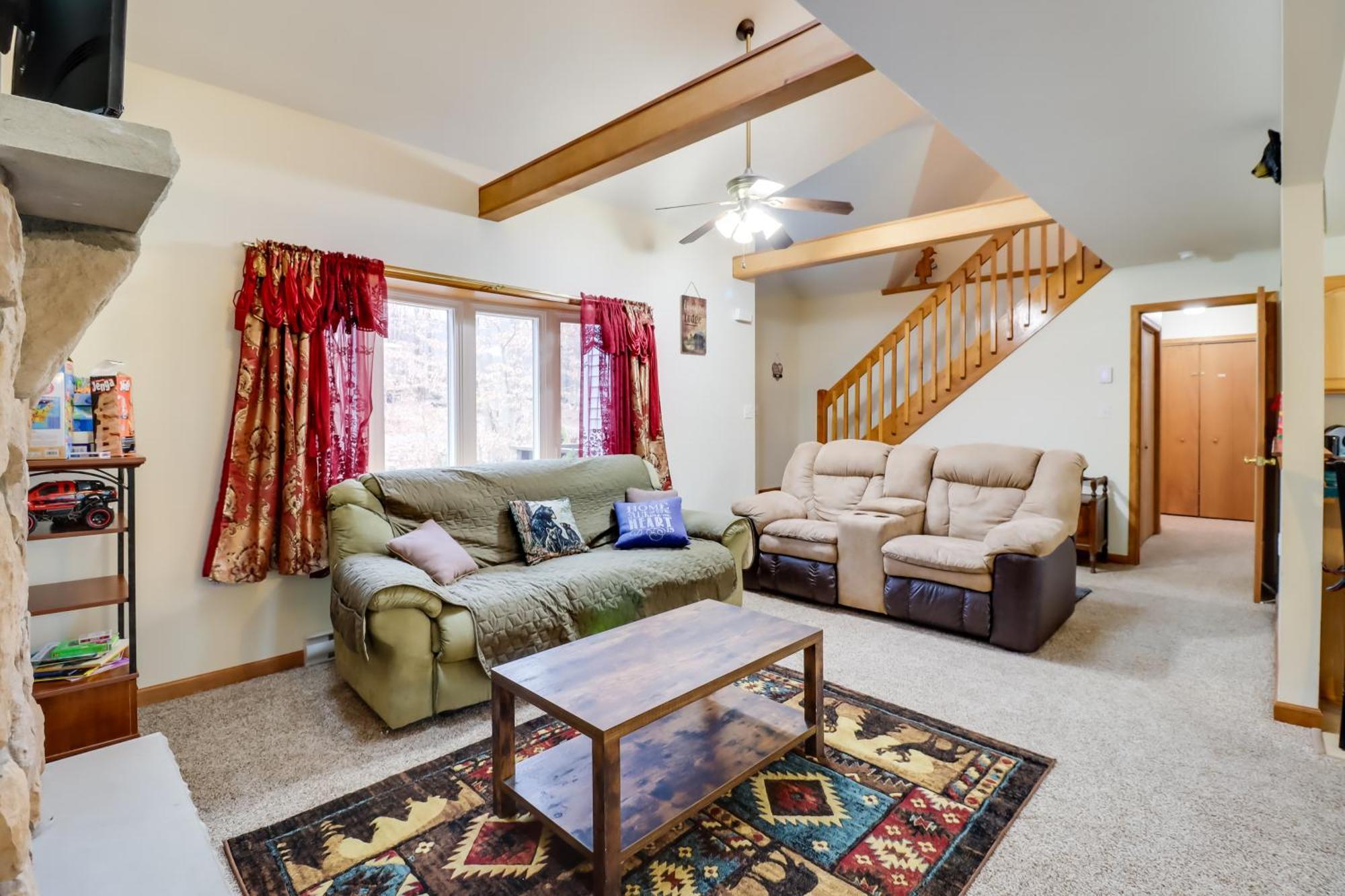 Pet-friendly Pocono Oasis With Hot Tub! Casa de férias