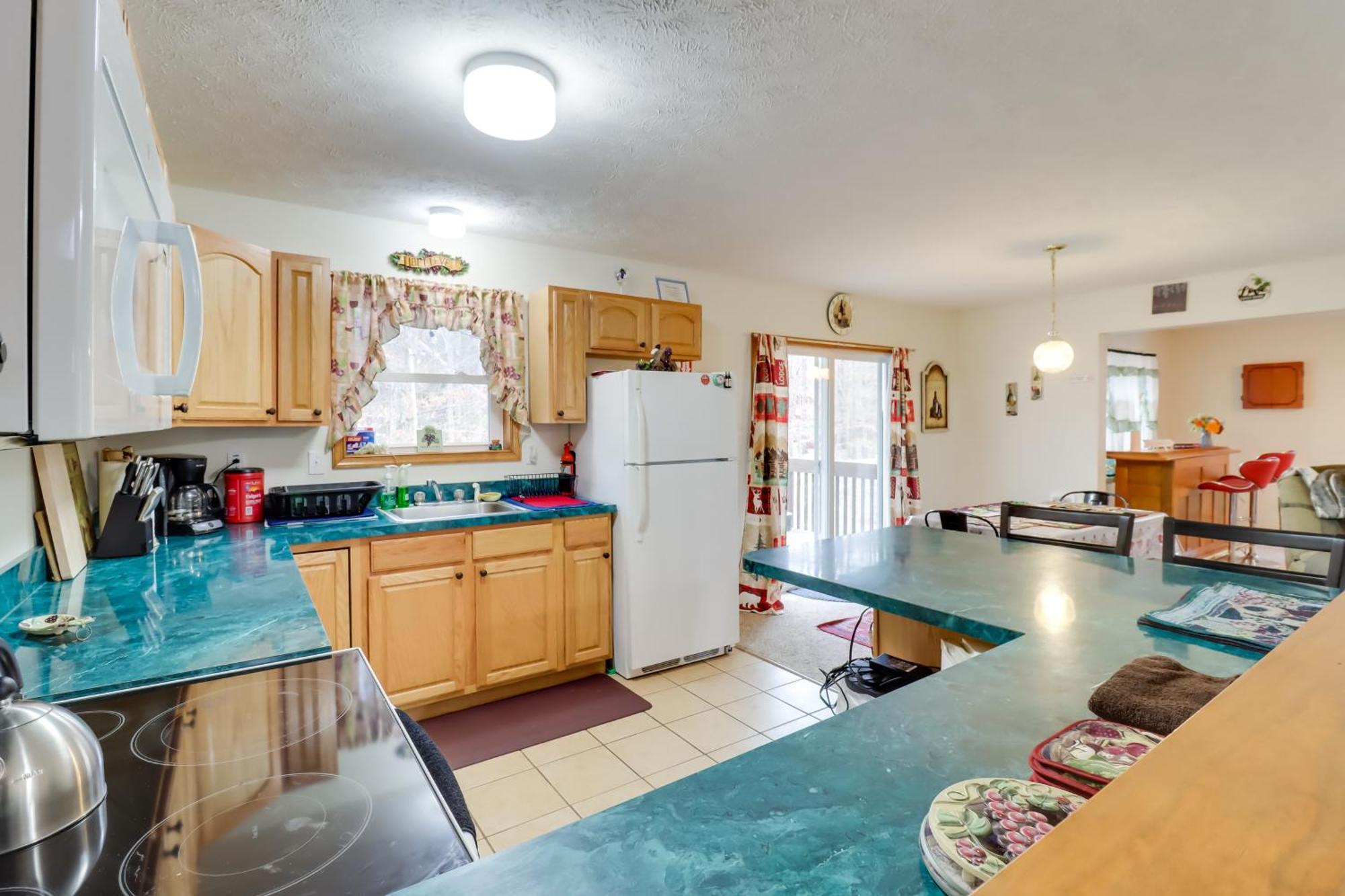 Pet-friendly Pocono Oasis With Hot Tub!